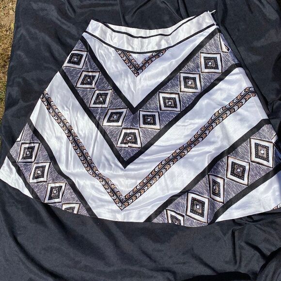 White House Black Market Aztec Silk Skirt WHBM Sz6 - Picture 3 of 13